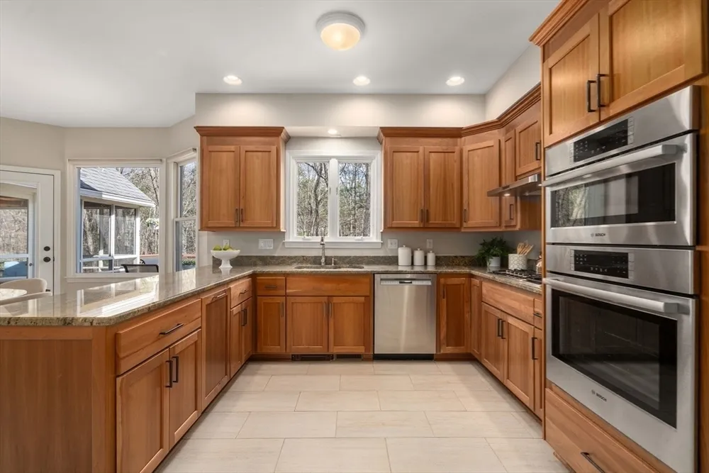 74 Flint Locke Ln, Medfield, MA 02052