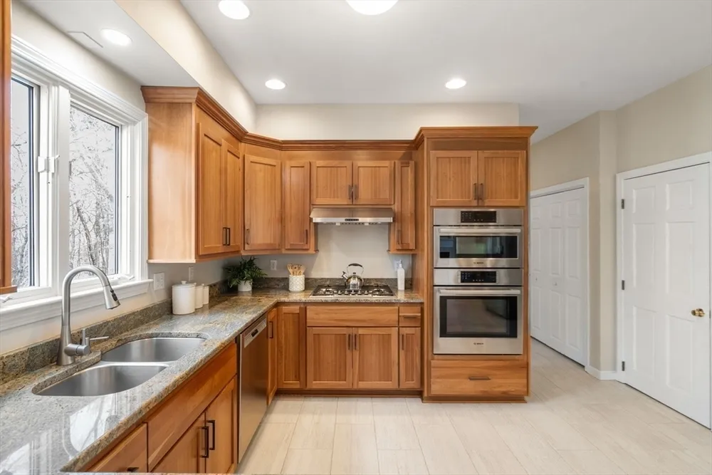 74 Flint Locke Ln, Medfield, MA 02052