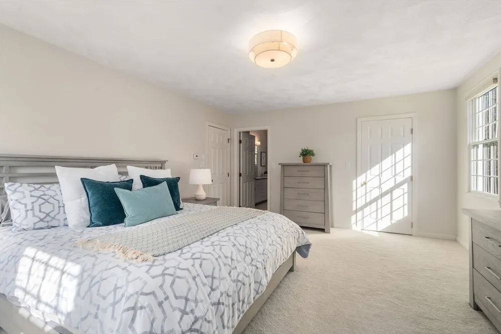 74 Flint Locke Ln, Medfield, MA 02052