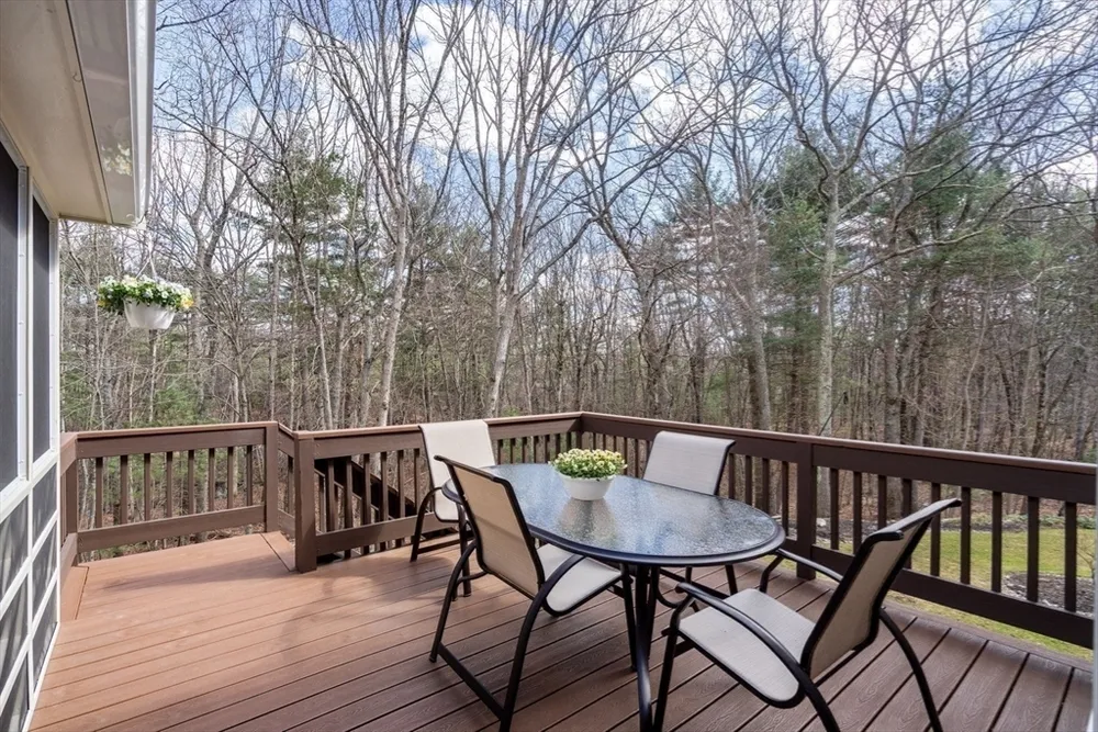 74 Flint Locke Ln, Medfield, MA 02052