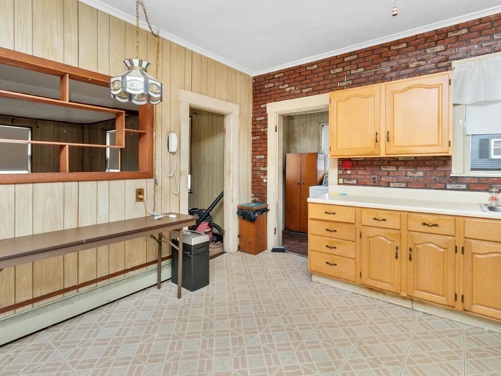 51 Farwell St, Waltham, MA 02453