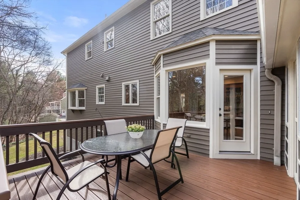 74 Flint Locke Ln, Medfield, MA 02052