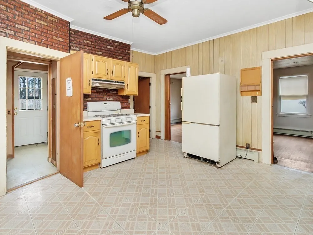 51 Farwell St, Waltham, MA 02453