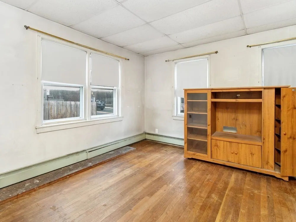 51 Farwell St, Waltham, MA 02453