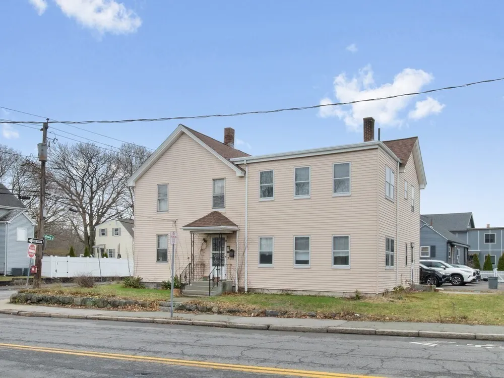 51 Farwell St, Waltham, MA 02453