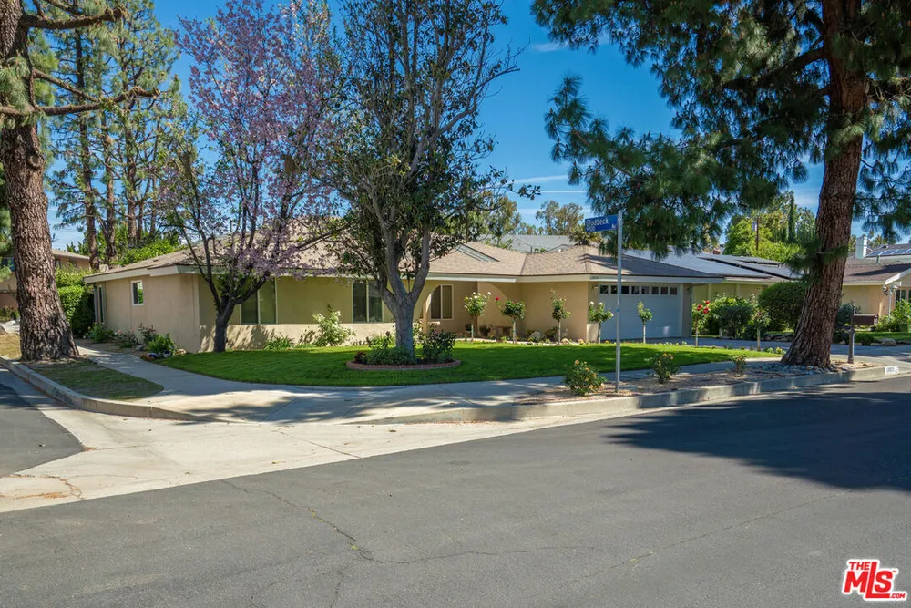 18631 Superior St, Northridge, CA 91324