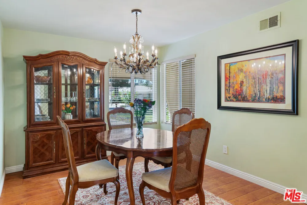 18631 Superior St, Northridge, CA 91324