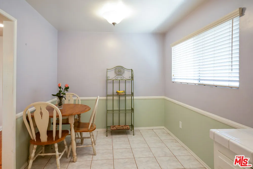 18631 Superior St, Northridge, CA 91324