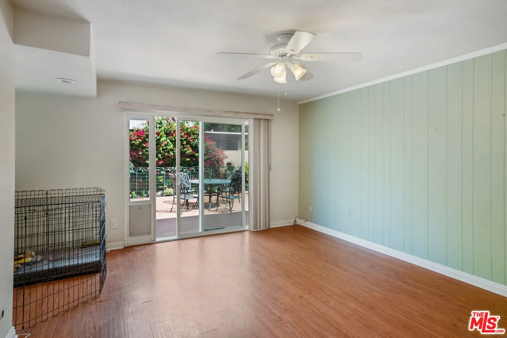 18631 Superior St, Northridge, CA 91324