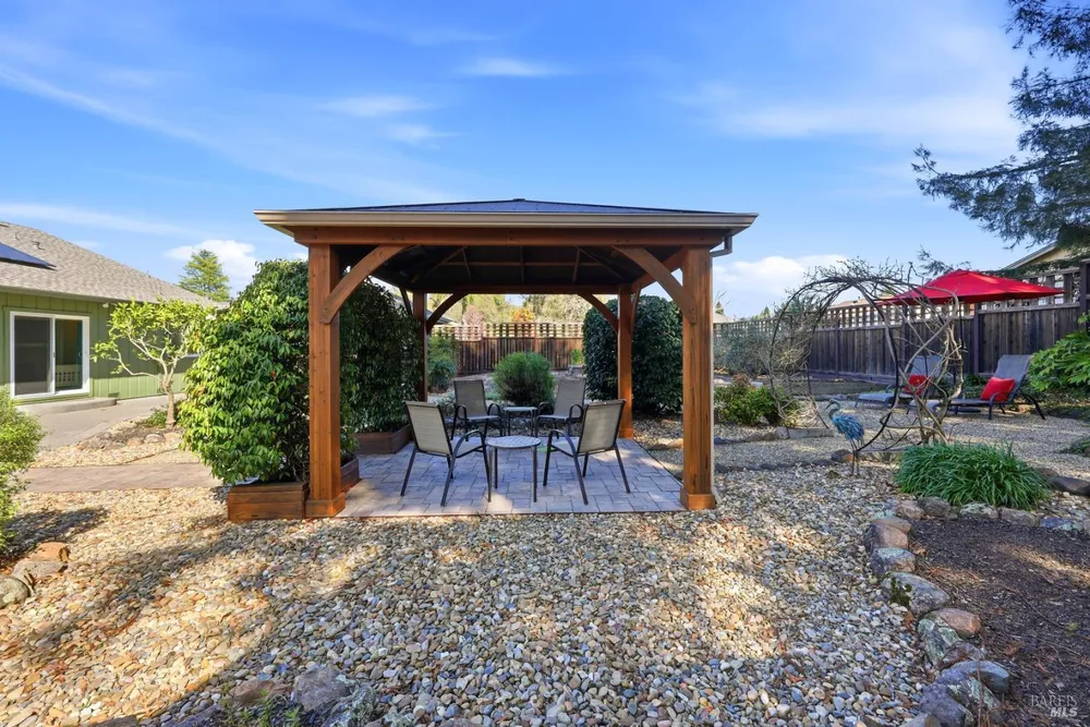 180 Barrio Way, Windsor, CA 95492