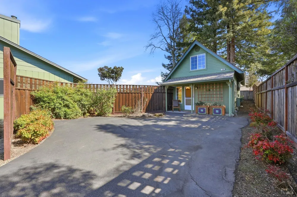180 Barrio Way, Windsor, CA 95492