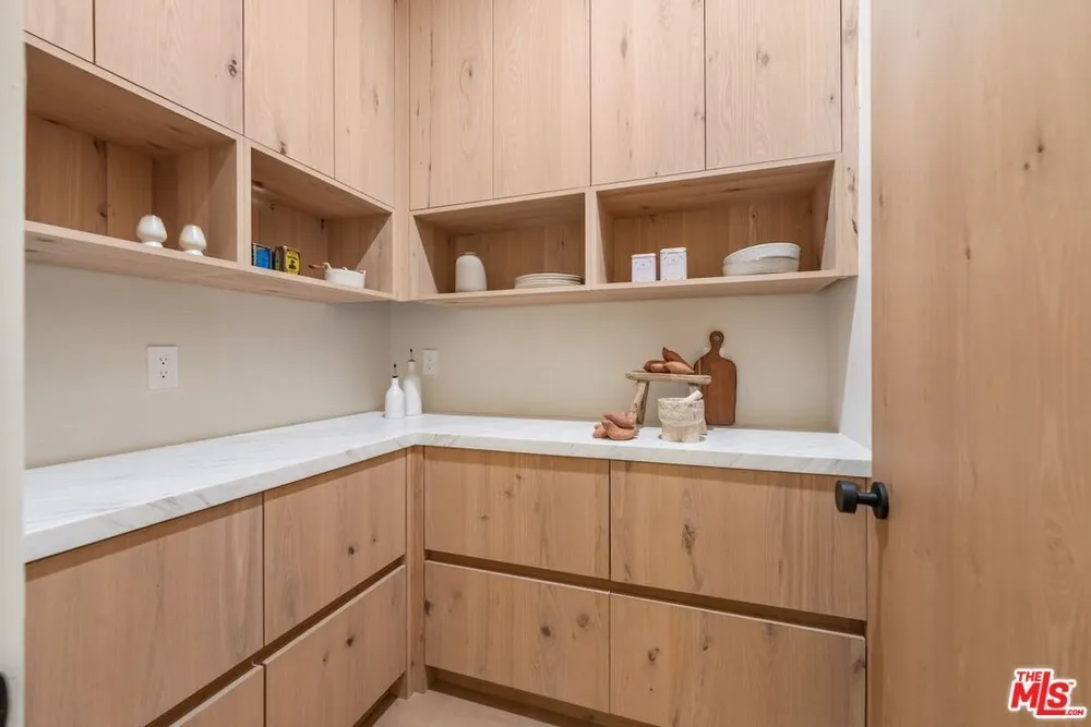 11746 Blix St, Valley Village, CA 91607