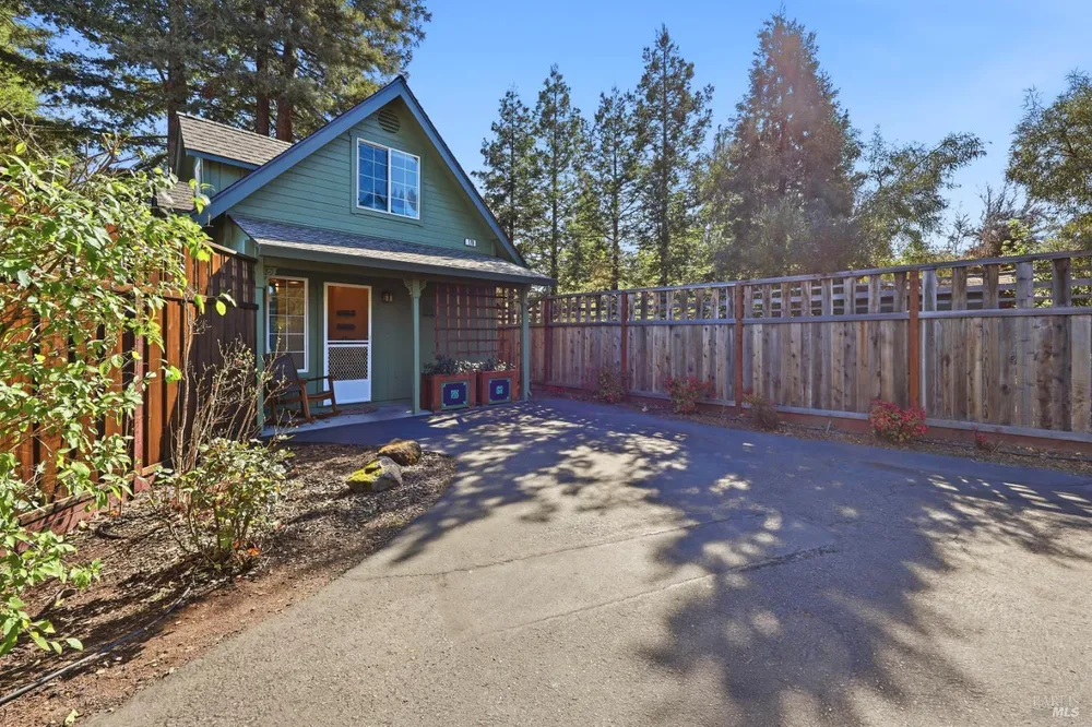 180 Barrio Way, Windsor, CA 95492