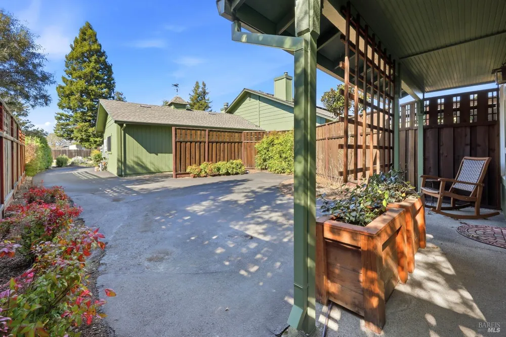180 Barrio Way, Windsor, CA 95492