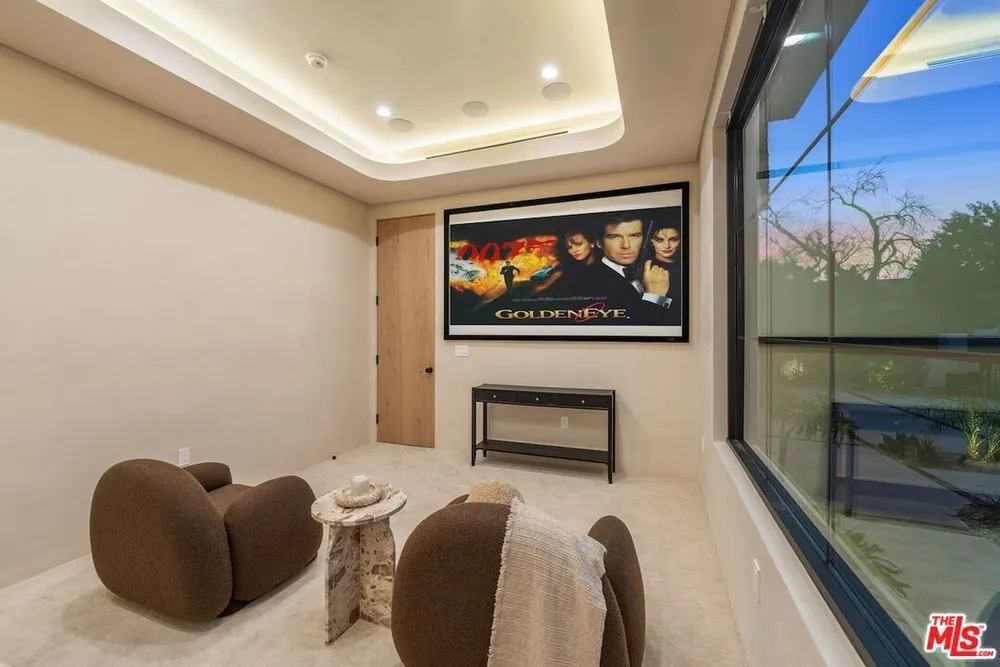 11746 Blix St, Valley Village, CA 91607