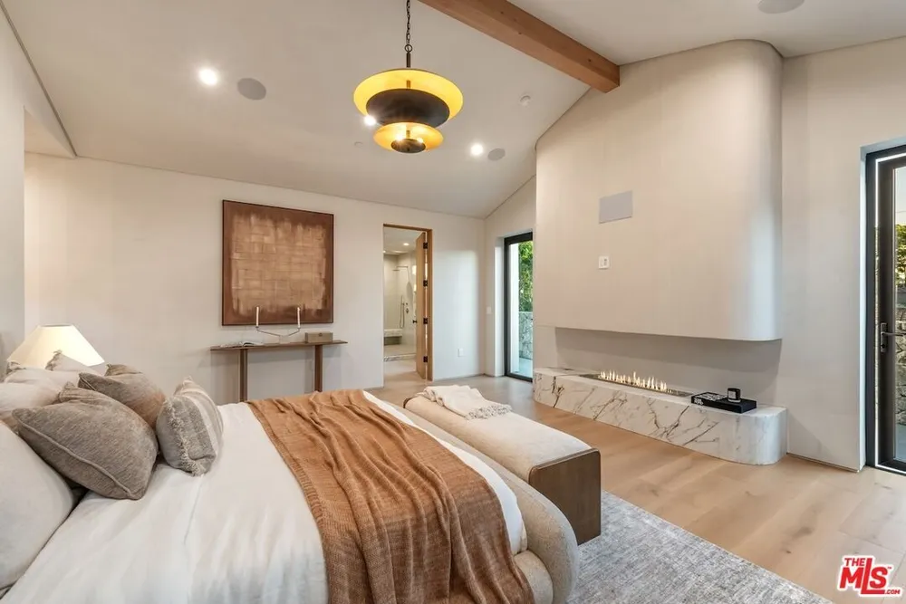 11746 Blix St, Valley Village, CA 91607