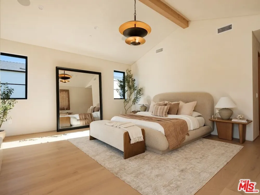 11746 Blix St, Valley Village, CA 91607