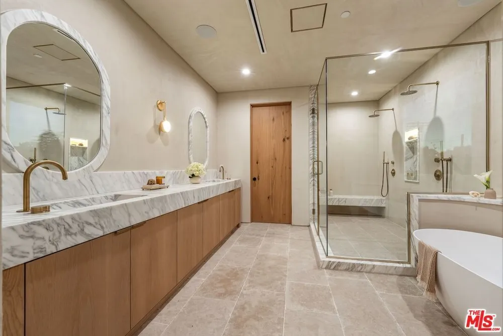 11746 Blix St, Valley Village, CA 91607