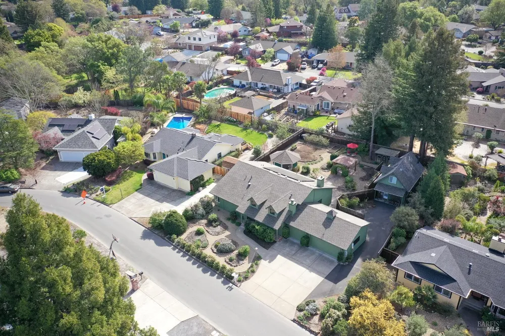180 Barrio Way, Windsor, CA 95492
