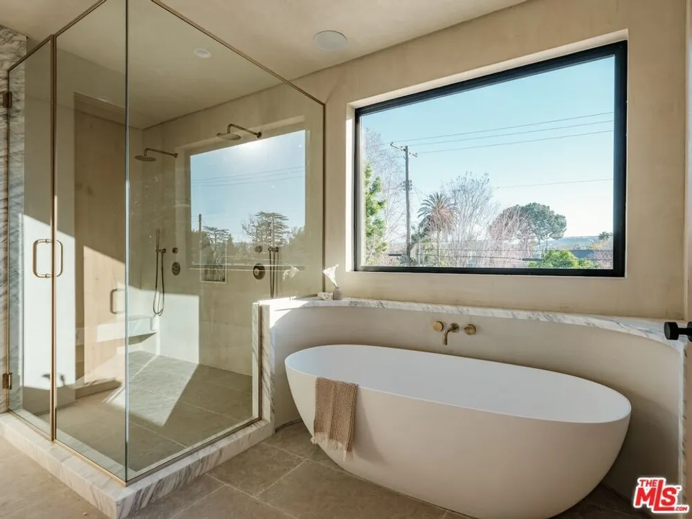 11746 Blix St, Valley Village, CA 91607
