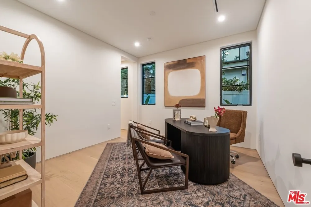 11746 Blix St, Valley Village, CA 91607
