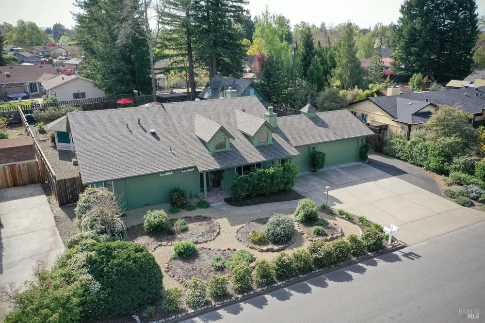 180 Barrio Way, Windsor, CA 95492