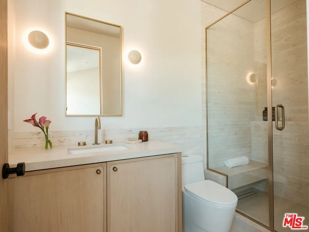 11746 Blix St, Valley Village, CA 91607