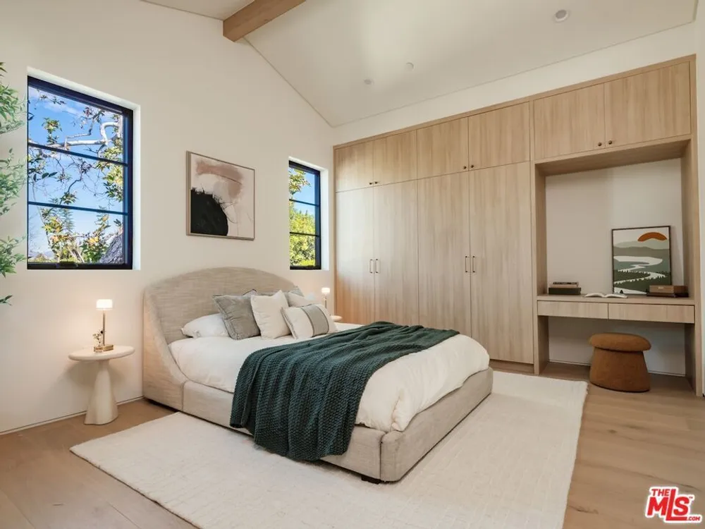 11746 Blix St, Valley Village, CA 91607