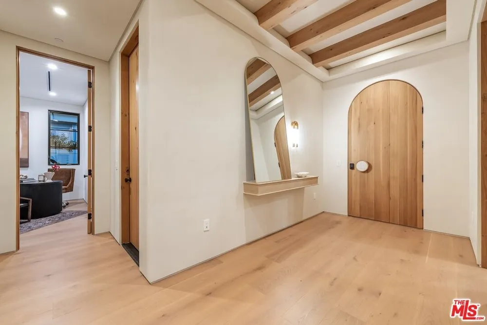 11746 Blix St, Valley Village, CA 91607