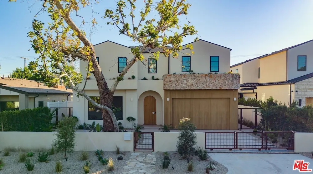 11746 Blix St, Valley Village, CA 91607