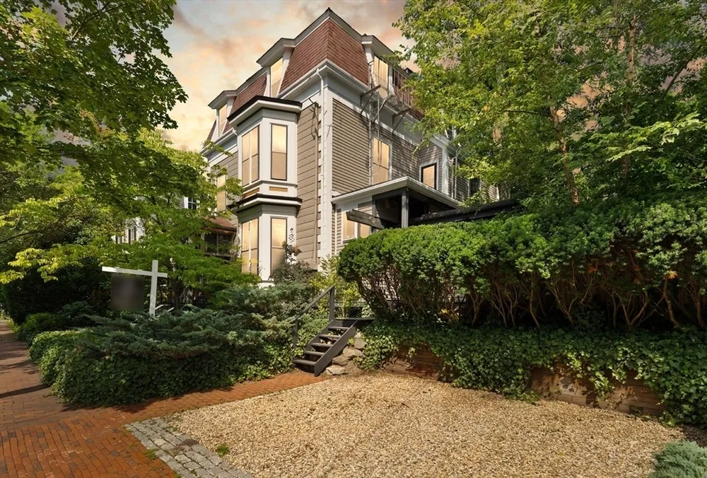 32 Hawthorn St, Cambridge, MA 02138