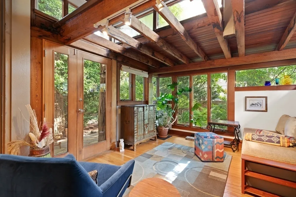 32 Hawthorn St, Cambridge, MA 02138