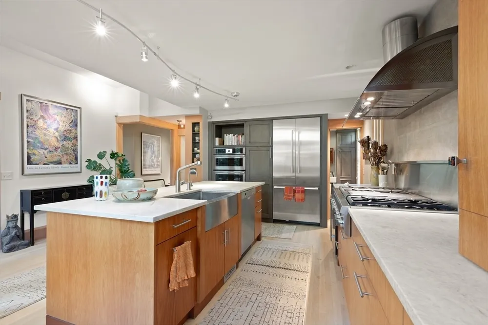 32 Hawthorn St, Cambridge, MA 02138