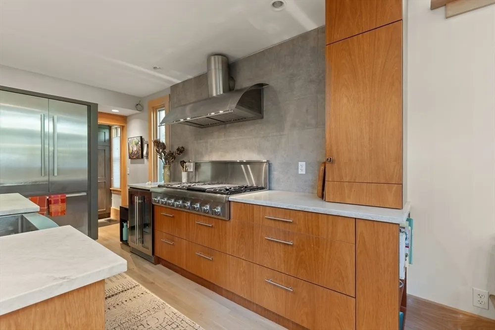 32 Hawthorn St, Cambridge, MA 02138