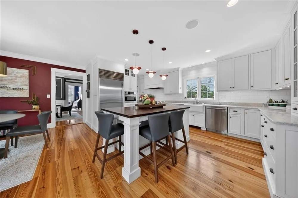 33 Lincoln St, Hingham, MA 02043