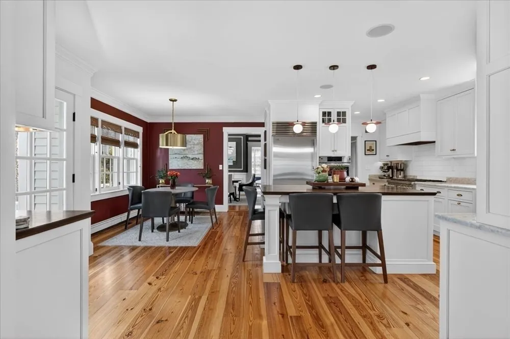 33 Lincoln St, Hingham, MA 02043