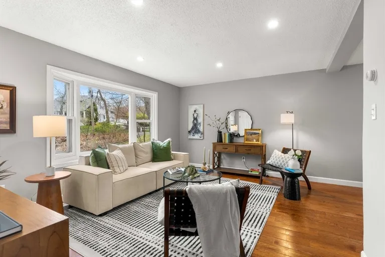 357 Boylston St, Lowell, MA 01852