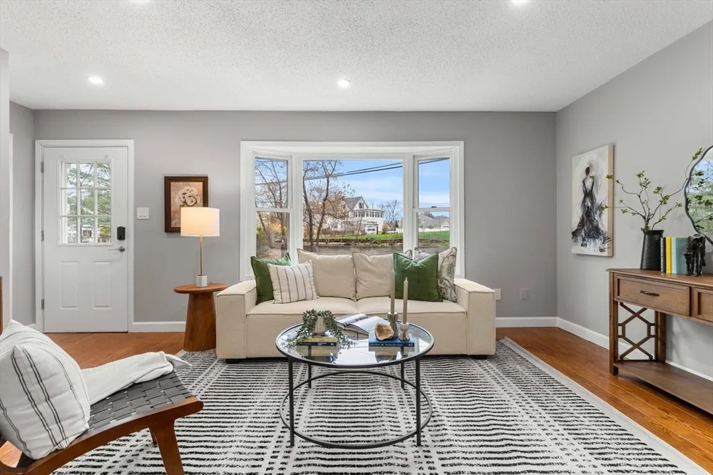 357 Boylston St, Lowell, MA 01852