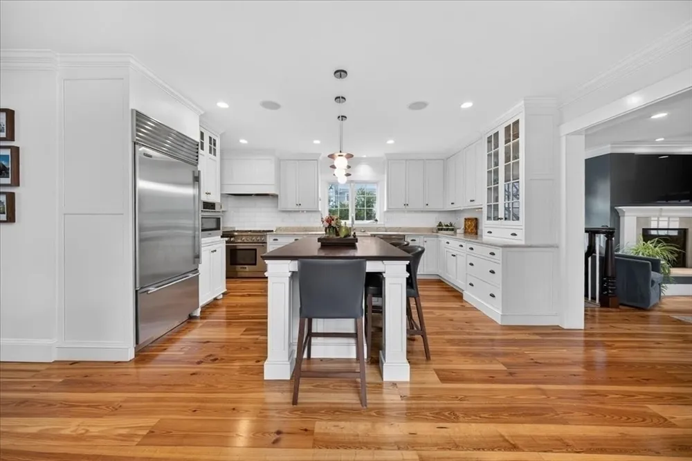 33 Lincoln St, Hingham, MA 02043