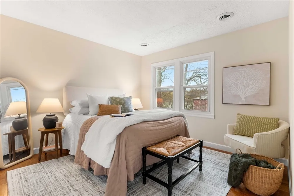 357 Boylston St, Lowell, MA 01852