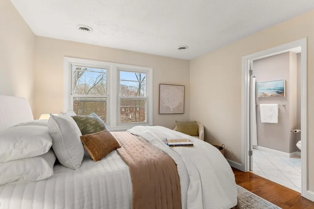 357 Boylston St, Lowell, MA 01852