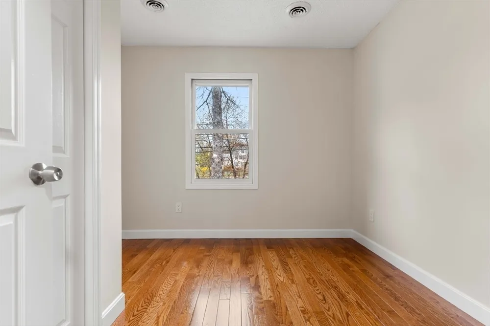 357 Boylston St, Lowell, MA 01852