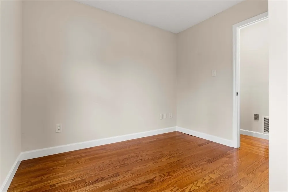 357 Boylston St, Lowell, MA 01852