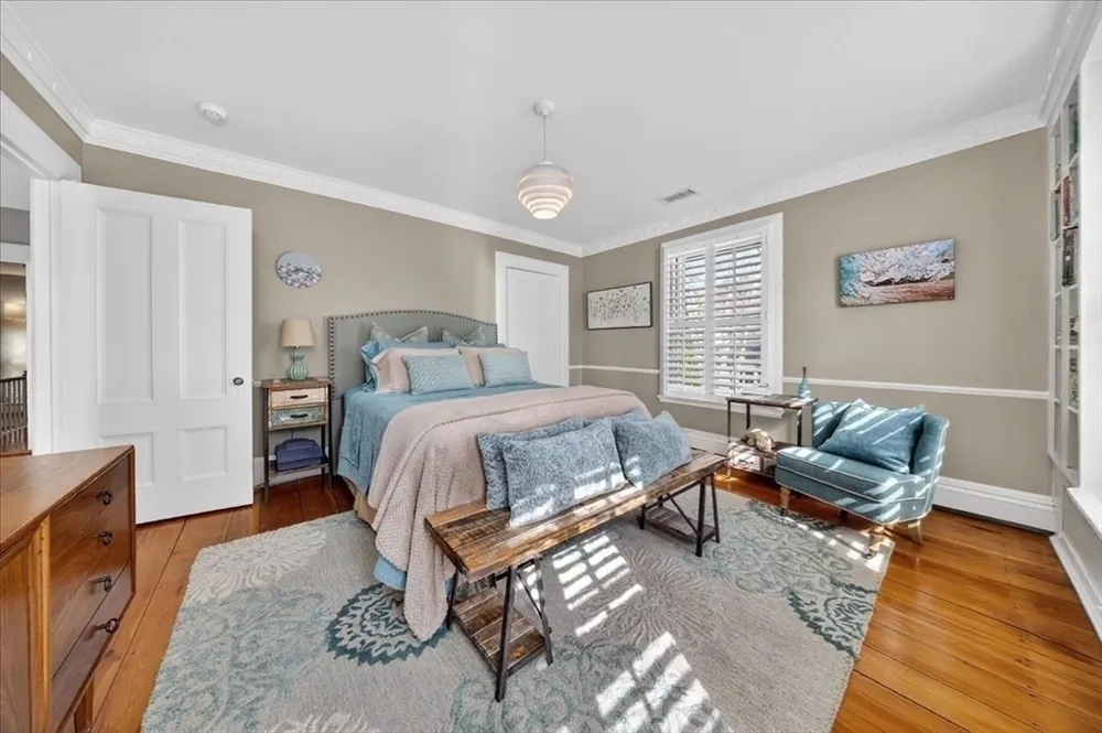 33 Lincoln St, Hingham, MA 02043