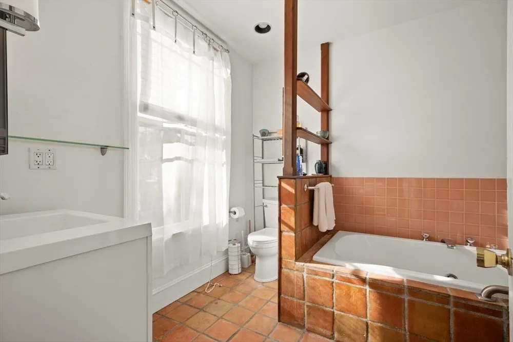 32 Hawthorn St, Cambridge, MA 02138