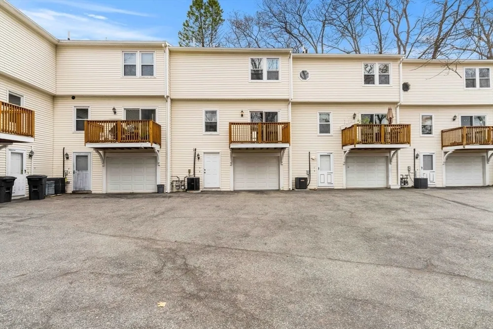 357 Boylston St, Lowell, MA 01852