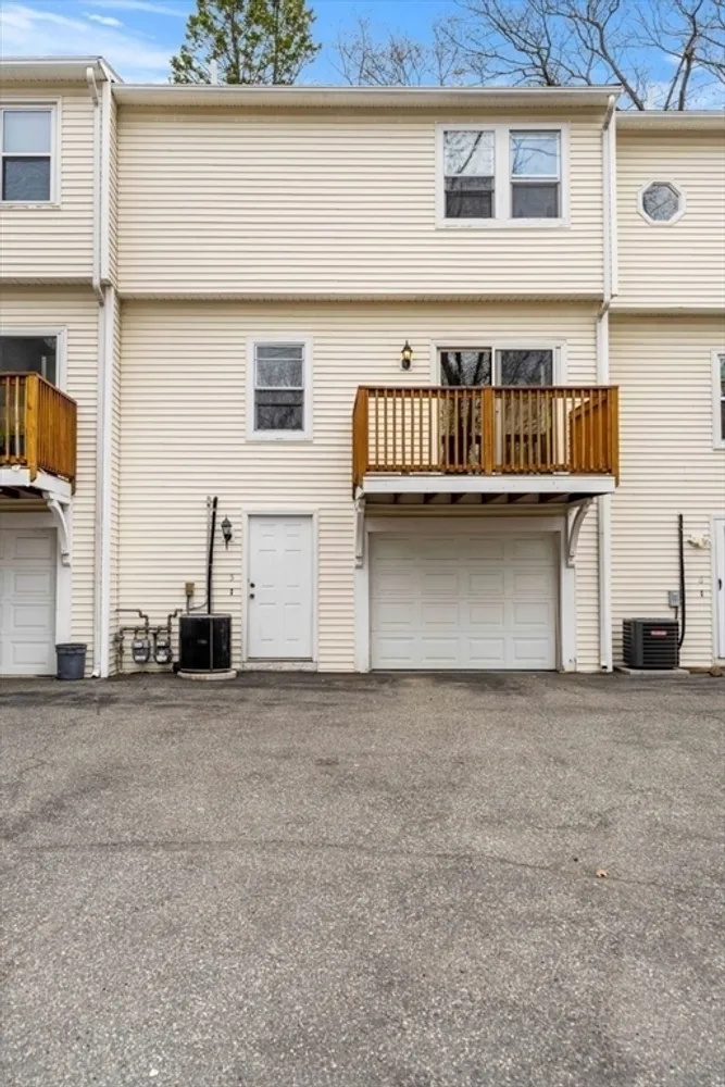 357 Boylston St, Lowell, MA 01852