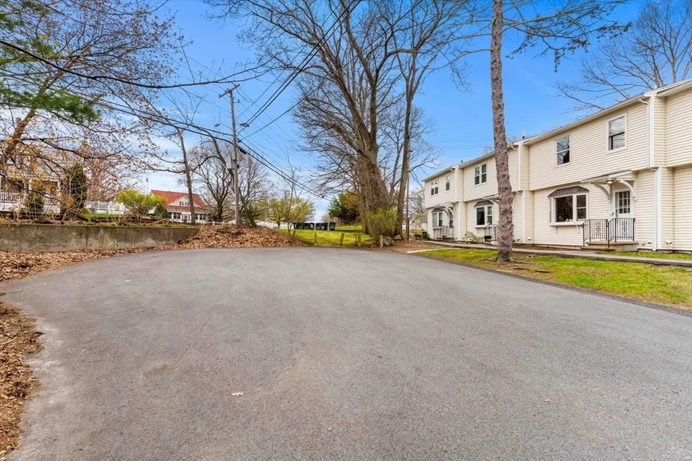 357 Boylston St, Lowell, MA 01852