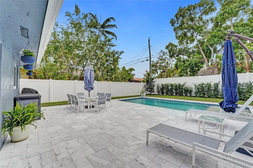 1280 NE 40th St, Oakland Park, FL 33334