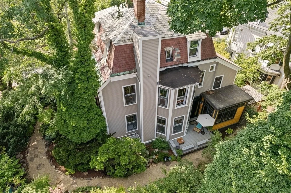 32 Hawthorn St, Cambridge, MA 02138